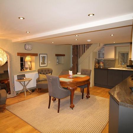 The Coach House Villa วิทบี ภายนอก รูปภาพ