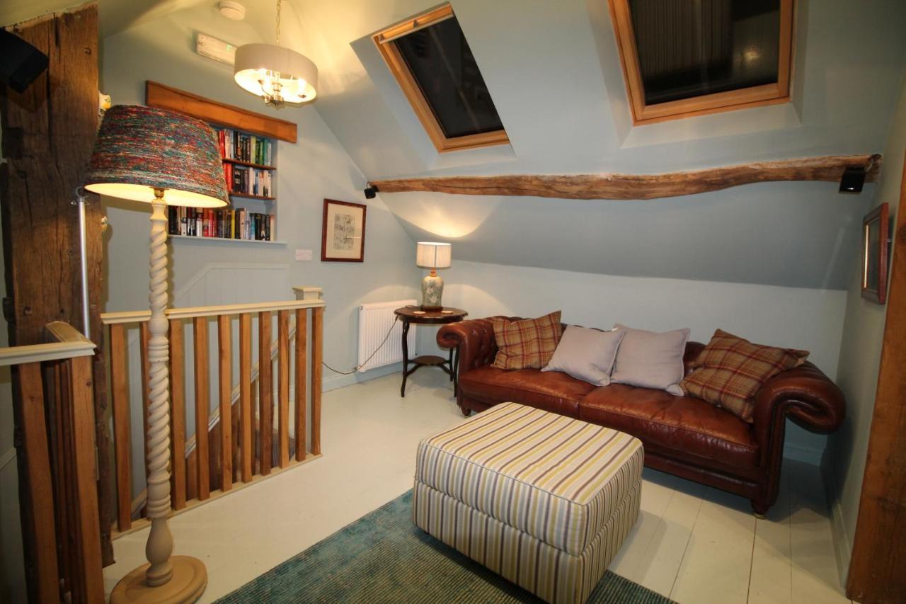 The Coach House Villa วิทบี ภายนอก รูปภาพ