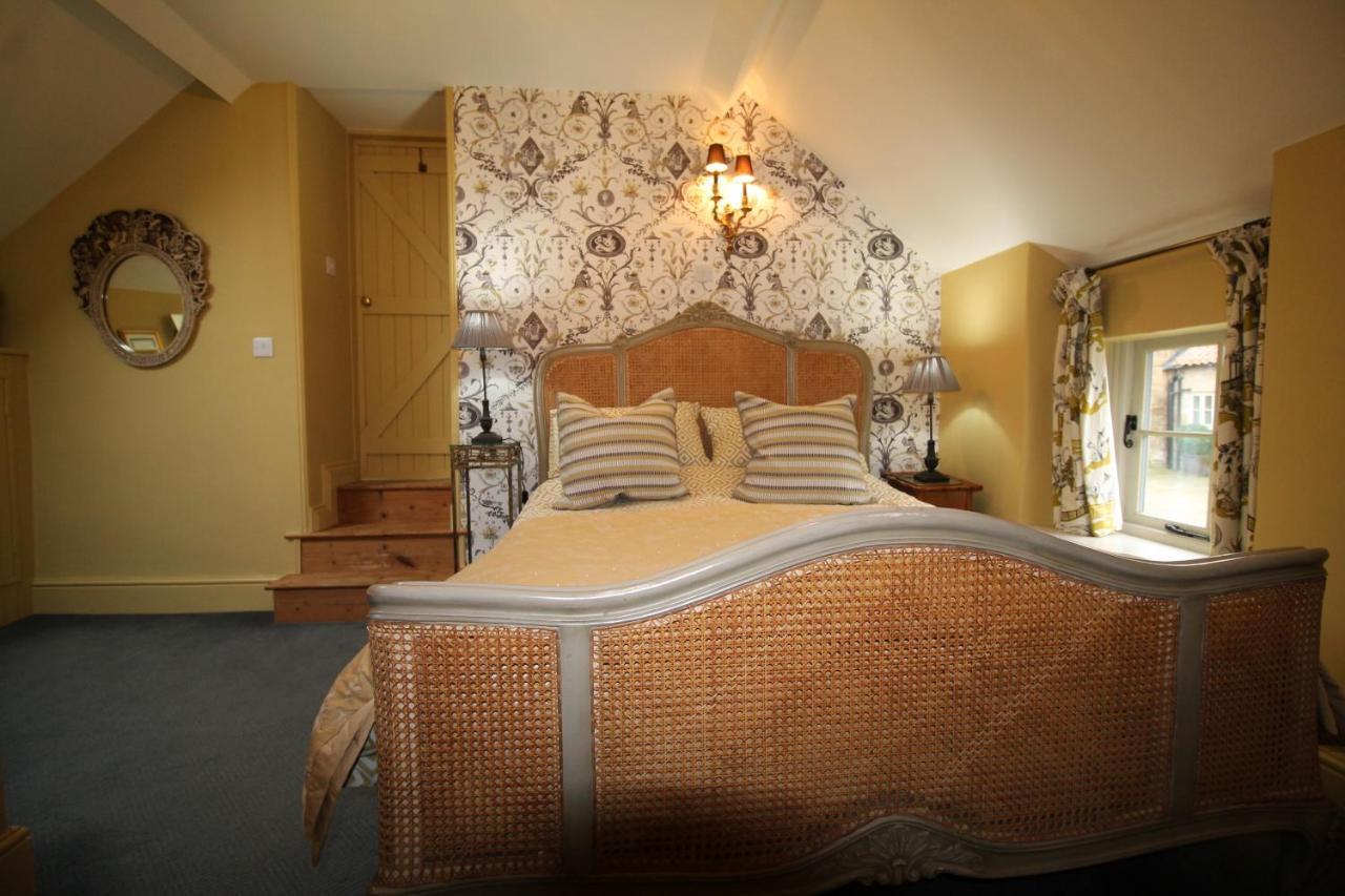 The Coach House Villa วิทบี ภายนอก รูปภาพ